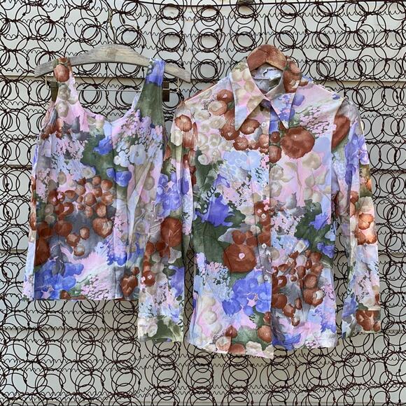 Vintage Tops - Vintage 70s Queen Casuals floral sleeveless blouse and button down shirt set